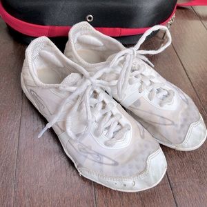 Nfinity Vengeance Shoes size 4